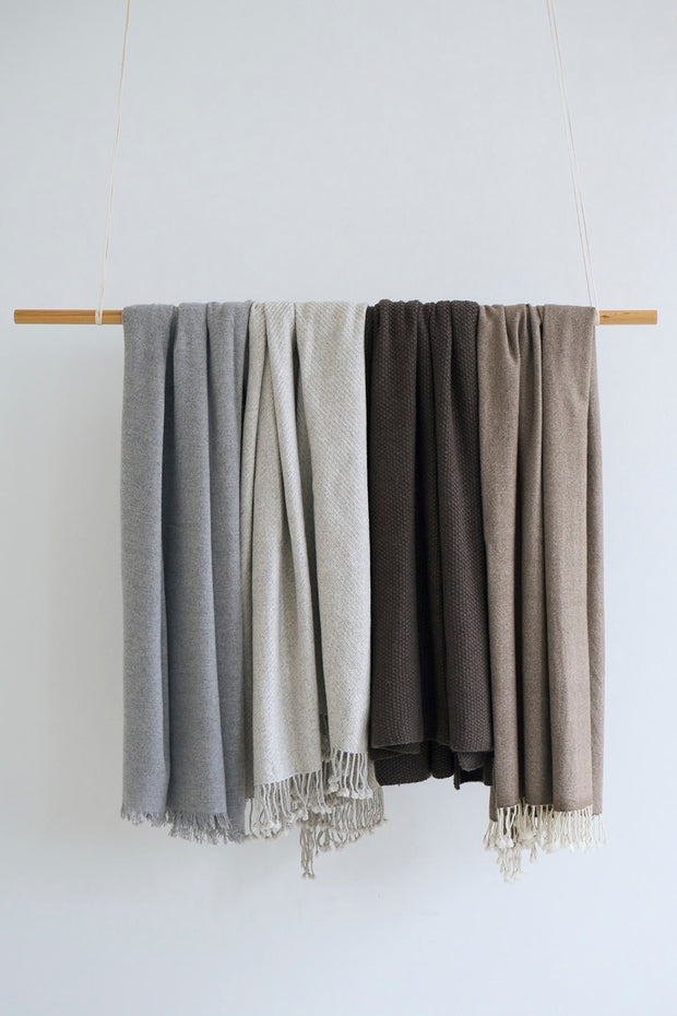 RELOVE THROW