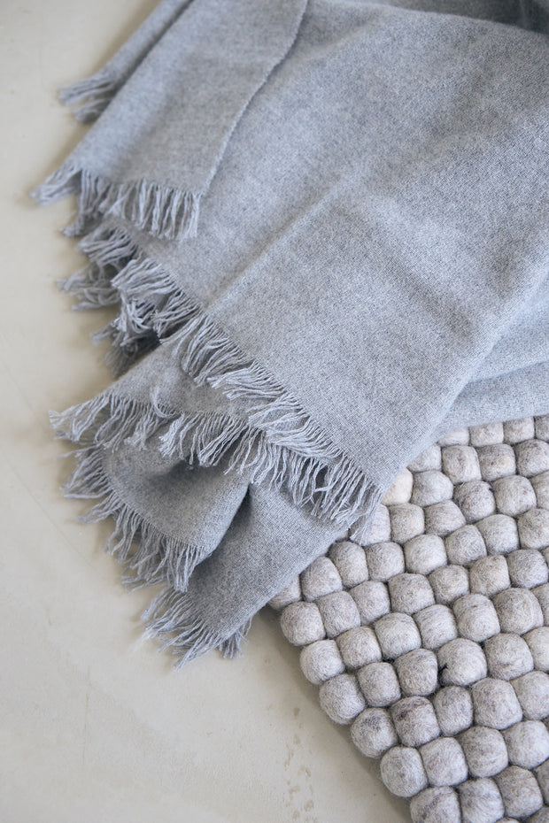 RELOVE THROW