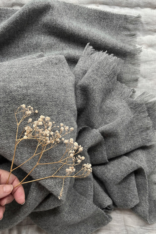 RELOVE THROW