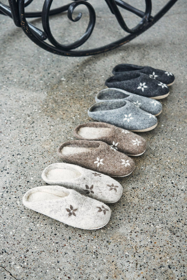 WARM FEET SLIPPERS