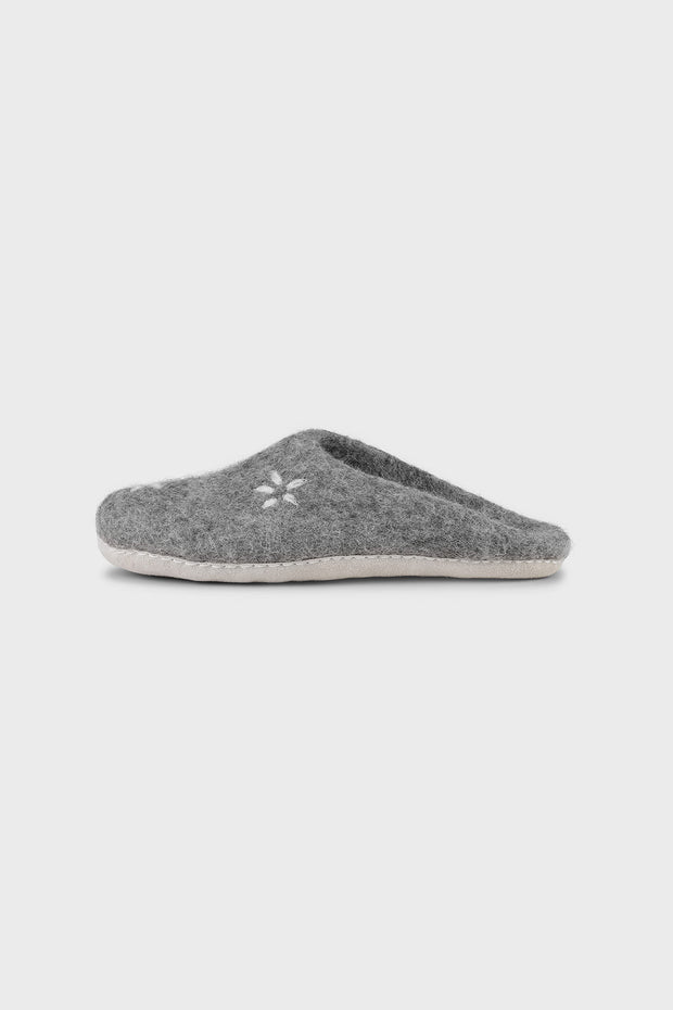 WARM FEET SLIPPERS