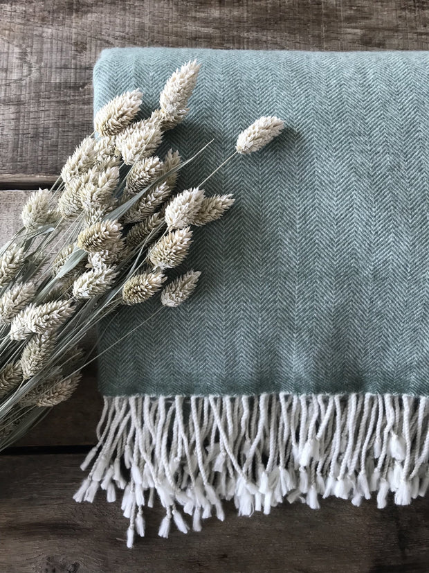 HERRINGBONE THROW