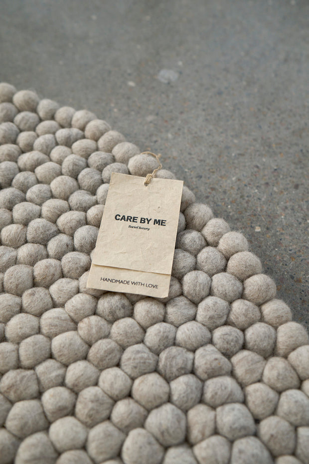 SNOW DROP RUG