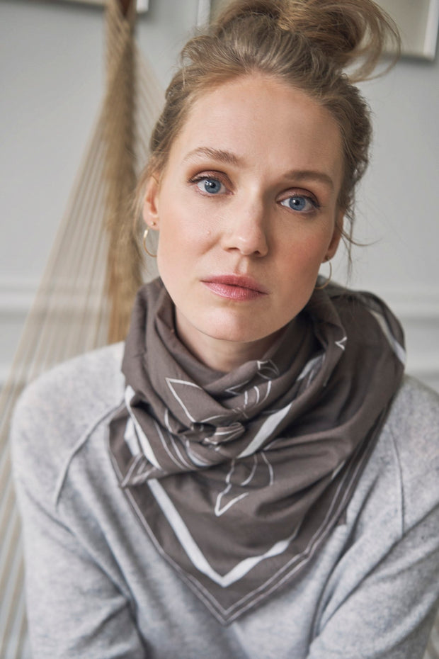 LOTUS SCARF
