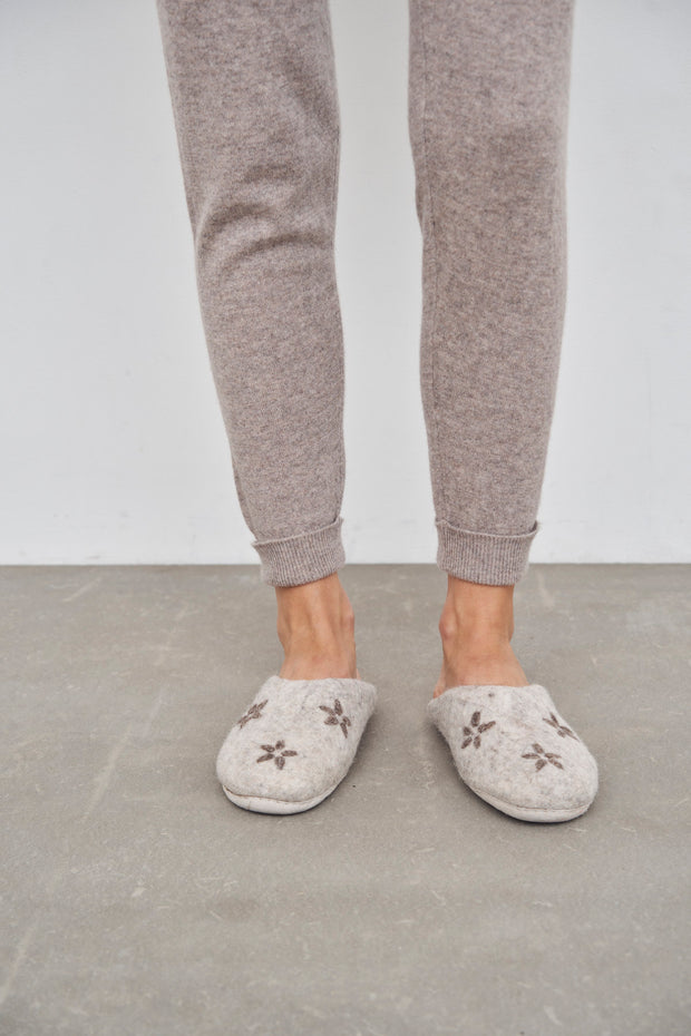 WARM FEET SLIPPERS CARE BY ME