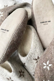 WARM FEET SLIPPERS