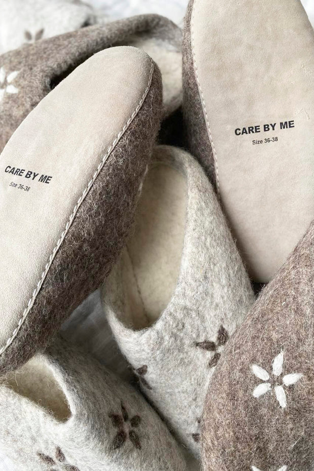 WARM FEET SLIPPERS
